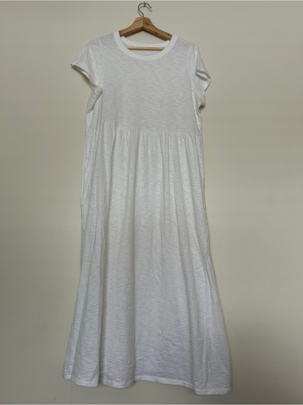 Universal Thread White Crewneck T‑Shirt